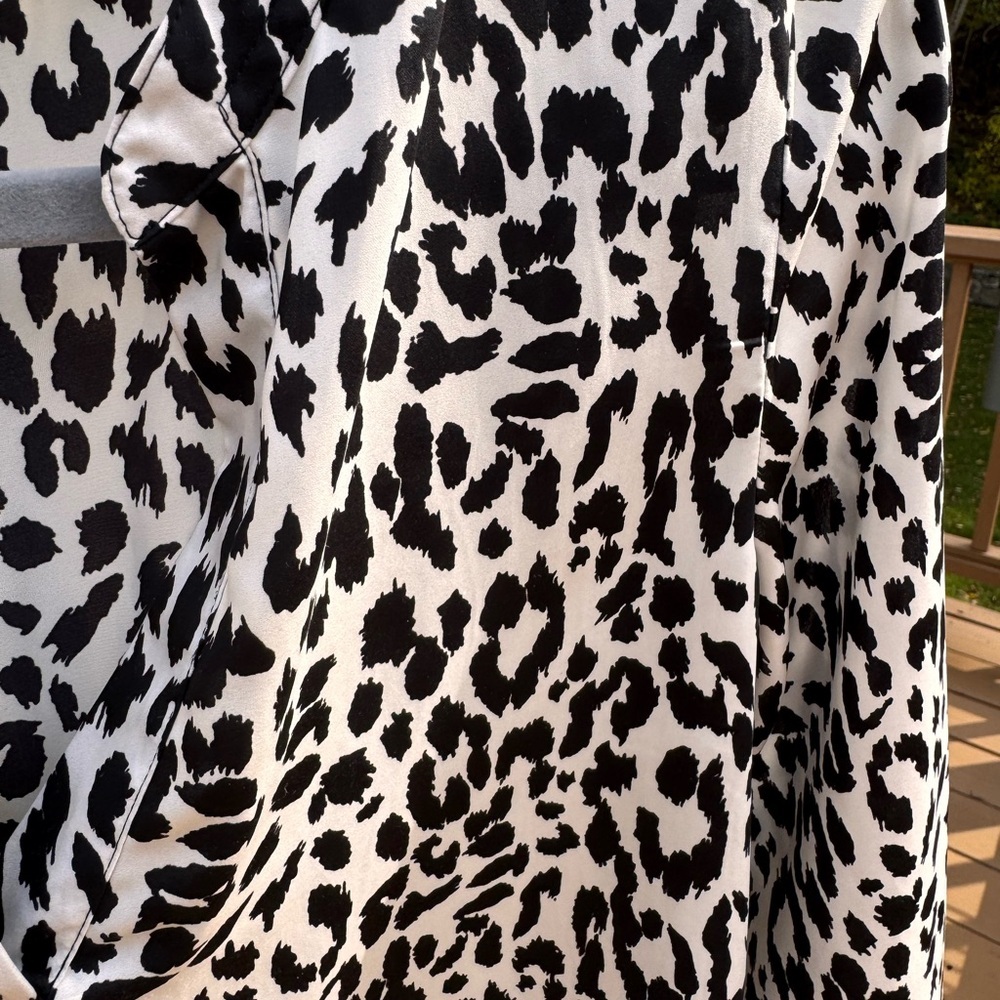 Chico's Black/White Animal Print Long Sleeve Pullover V Neck Blouse size 0 small - Picture 4 of 9